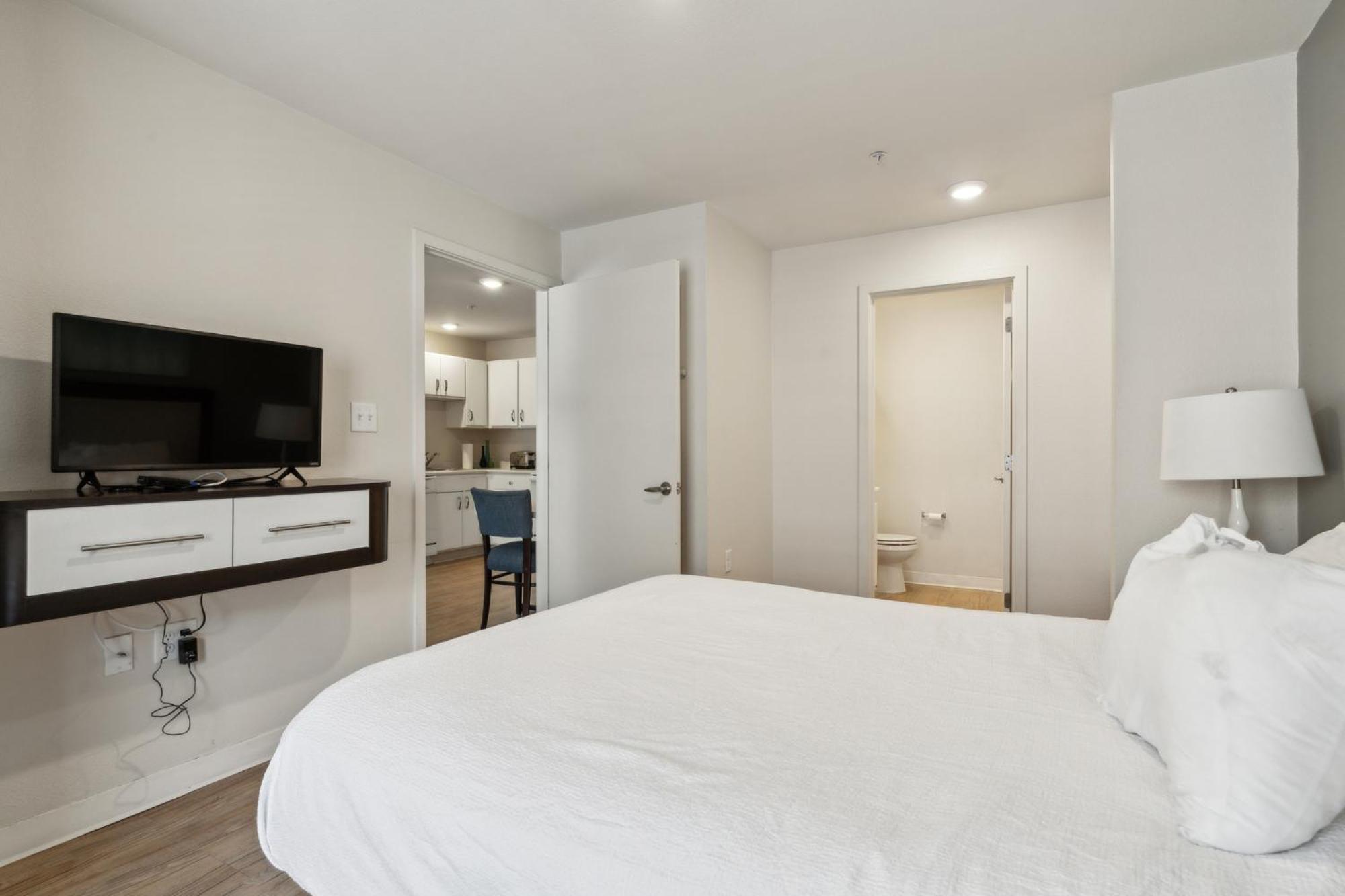 Simplicity At The Rim 1317 I Comfy 1 Bed 1 Bath Apartment *